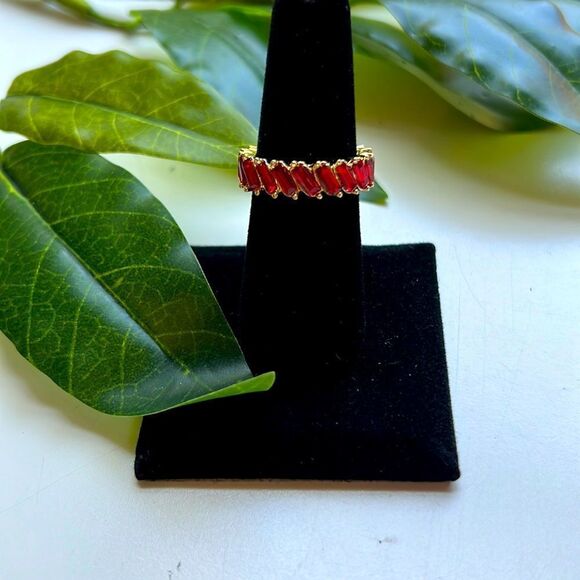 Red Rhinestone Ring Sz 7 - Picture 1 of 2